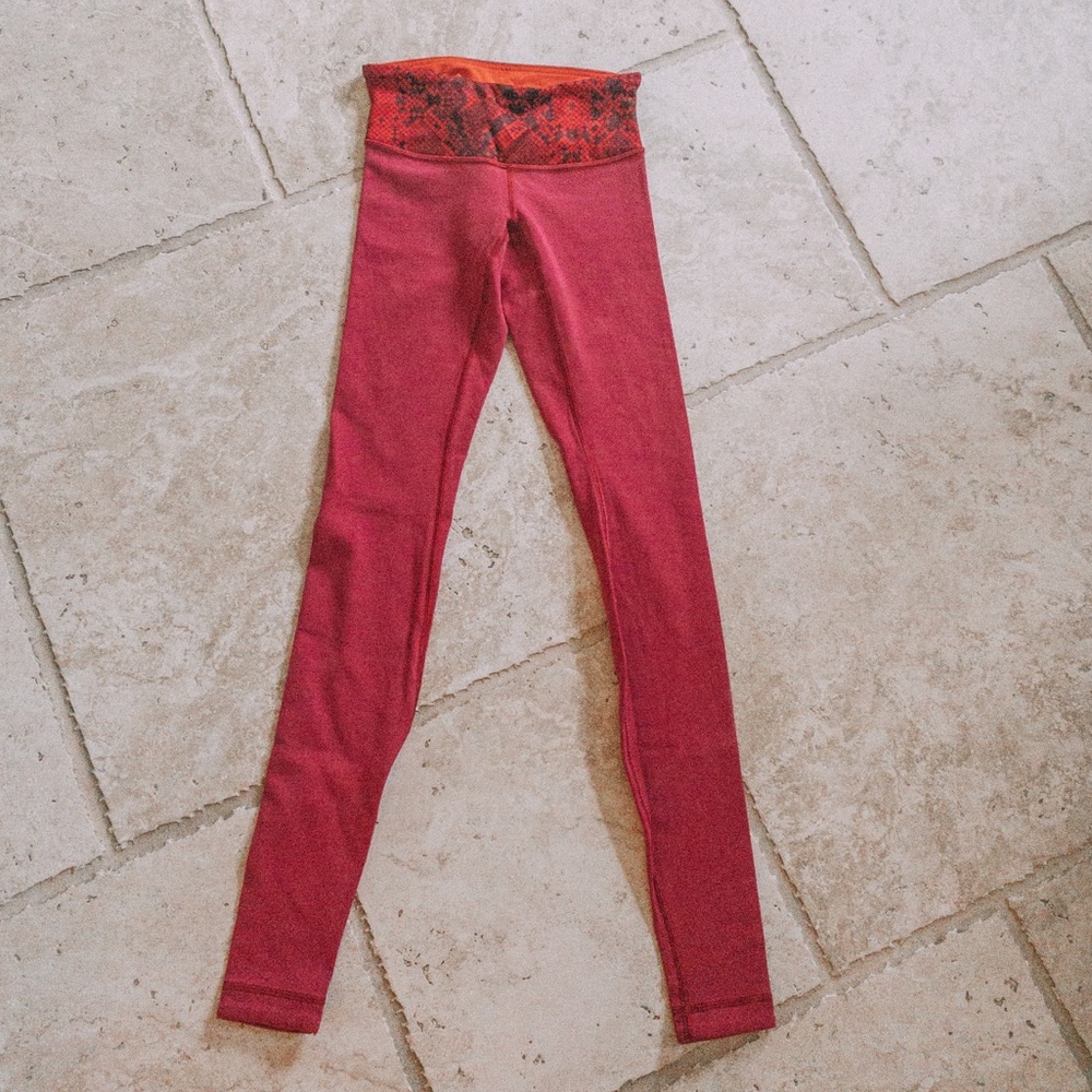 SOLD lululemon🌞— red leggings w/ waistband detail